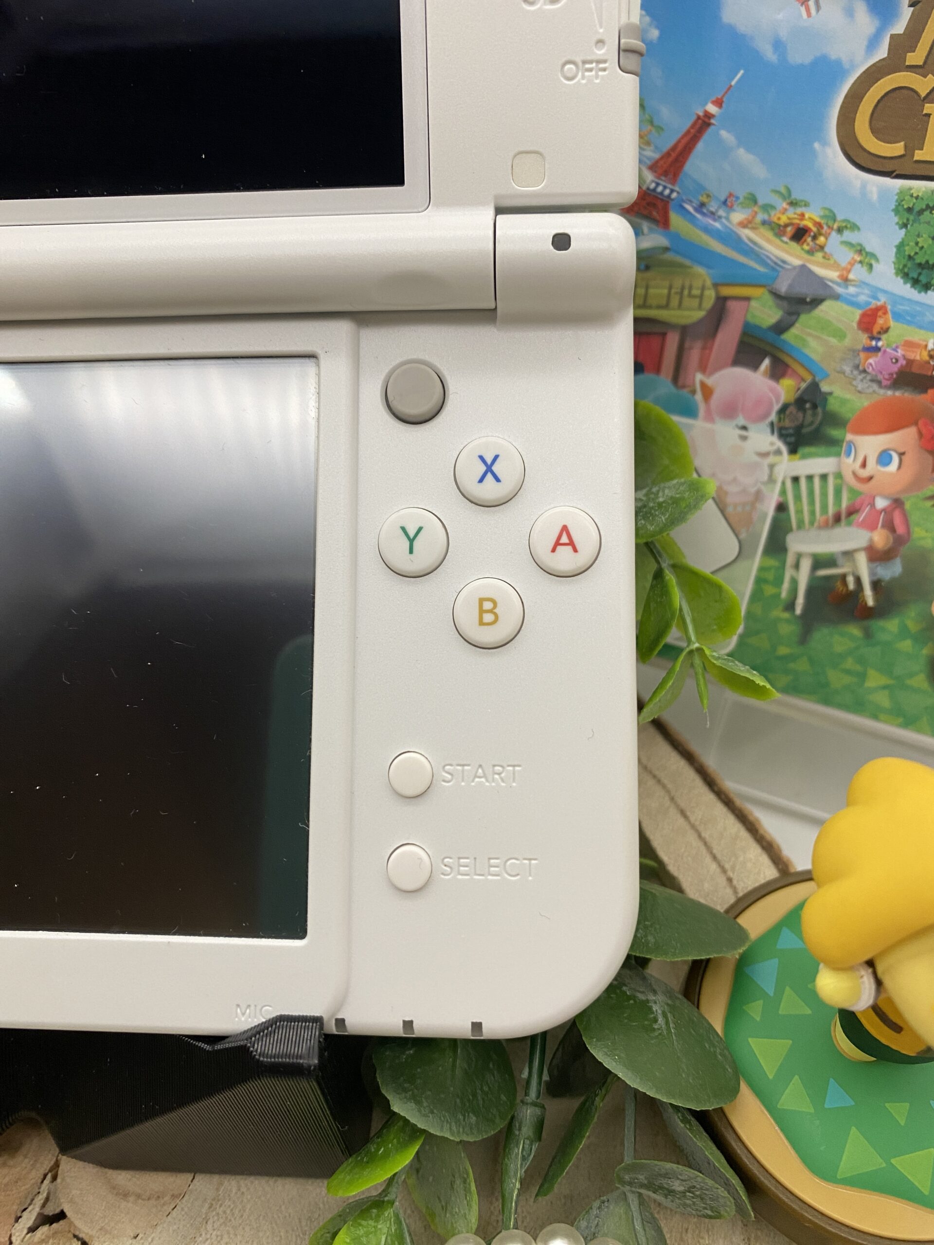 New Nintendo 3DS XL Animal Crossing edition Tasten rechts